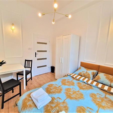 J&W Apartments Swietojanska Rooms Warschau Exterior foto