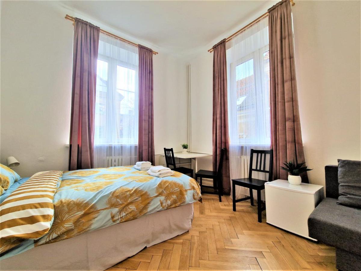 J&W Apartments Swietojanska Rooms Warschau Exterior foto