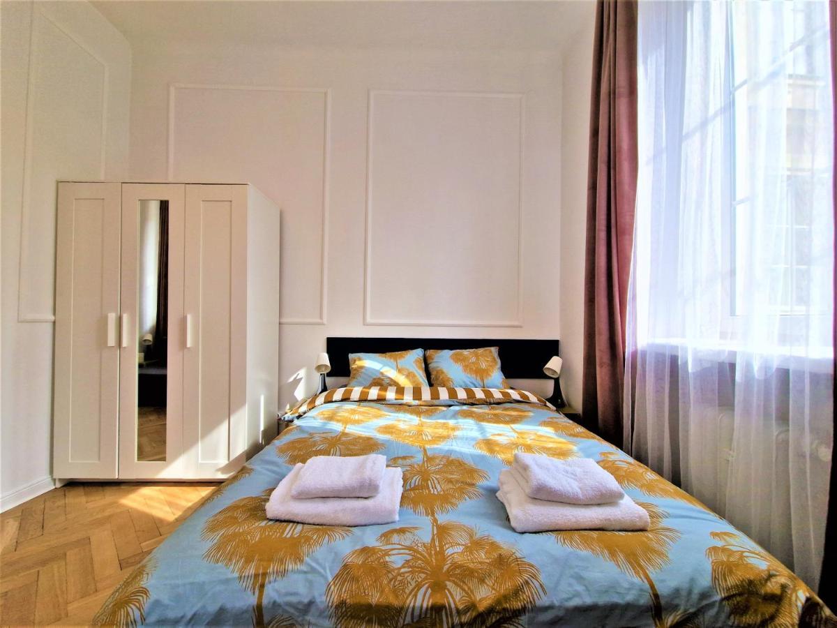 J&W Apartments Swietojanska Rooms Warschau Exterior foto