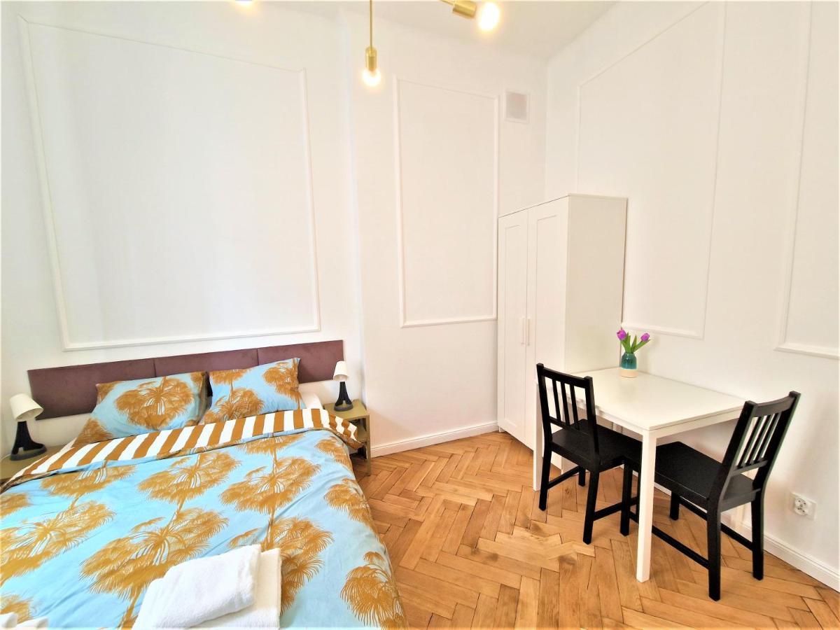 J&W Apartments Swietojanska Rooms Warschau Exterior foto