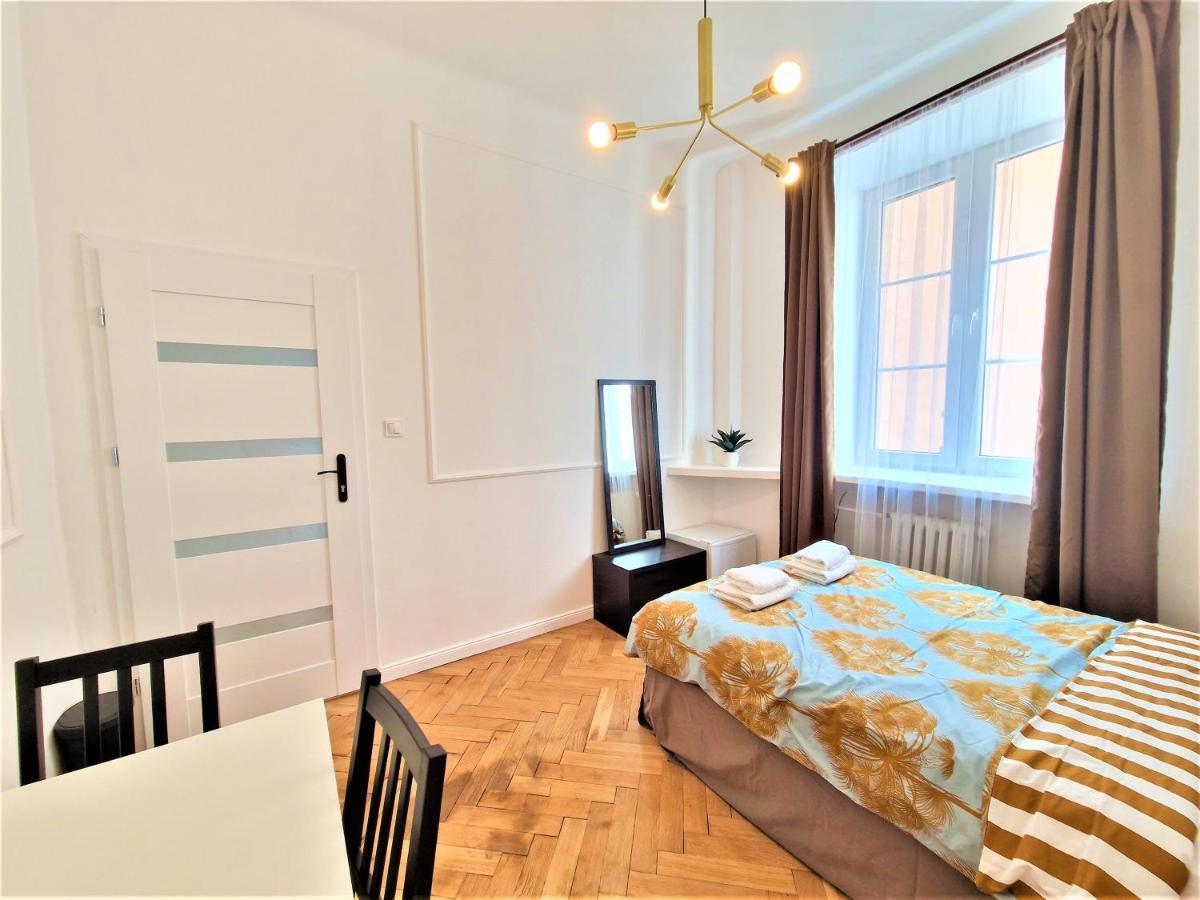 J&W Apartments Swietojanska Rooms Warschau Exterior foto